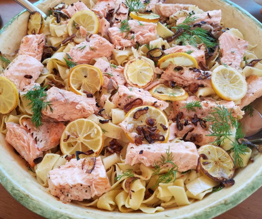 Lemon Pasta with Broiled Salmon and Charred Lemon|eatentions